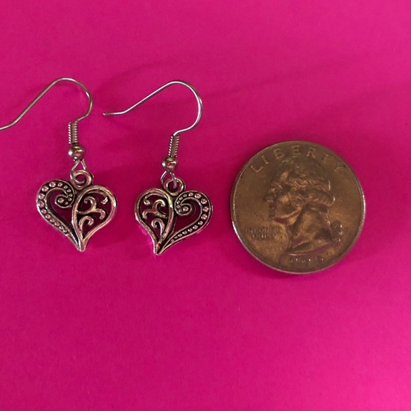 NWT ***BOUTIQUE***       GIRLS      Heart Earrings - Picture 3 of 3